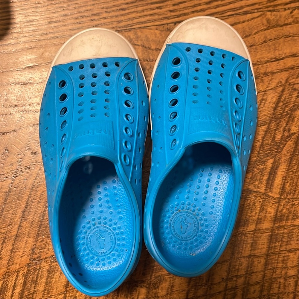 Blue natives size 8
